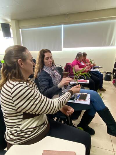 Curso de Cultivo de Orquídeas reúne cooperadas na Coprossel e promove capacitação prática